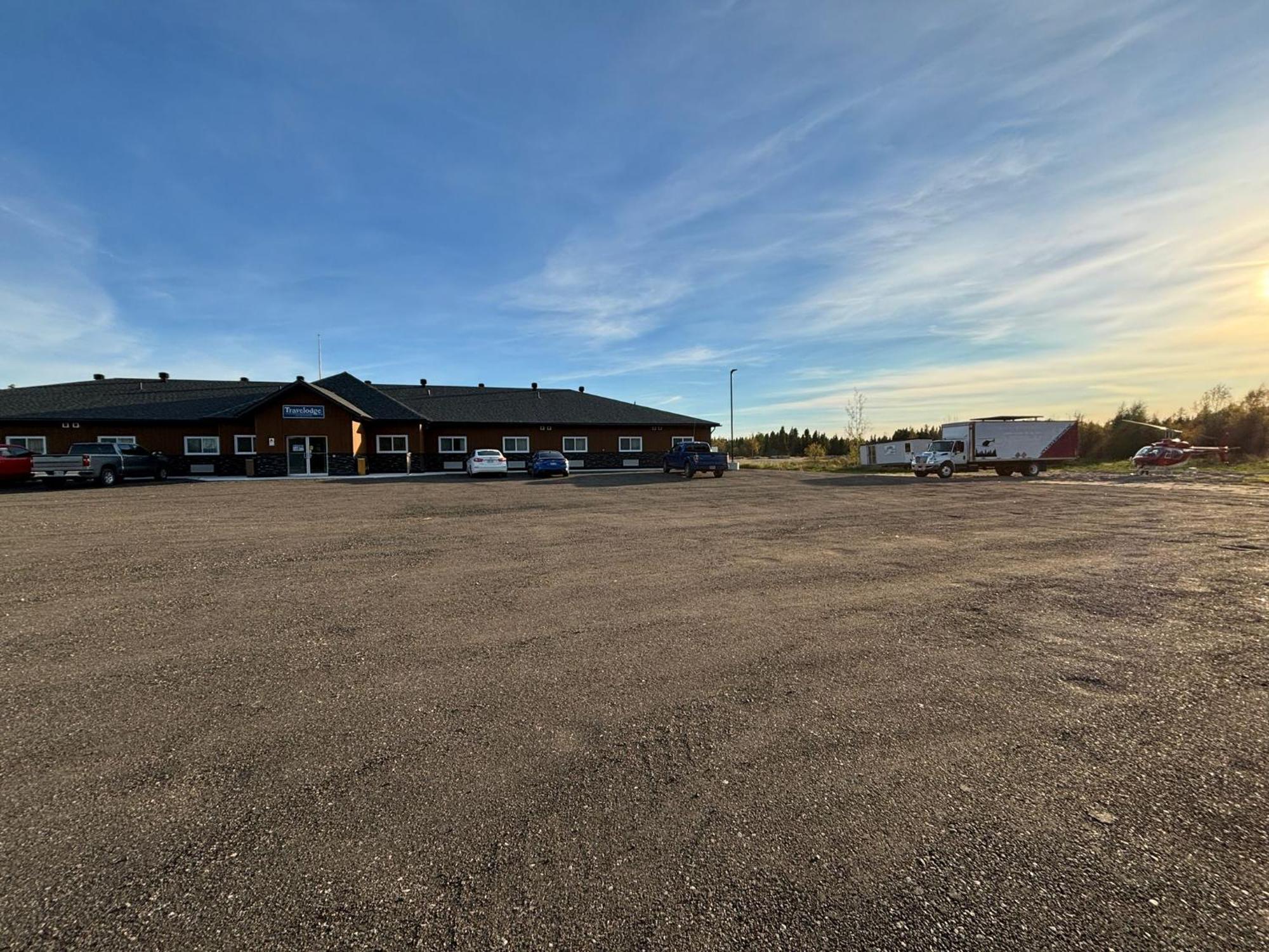 Travelodge By Wyndham Cochrane Экстерьер фото